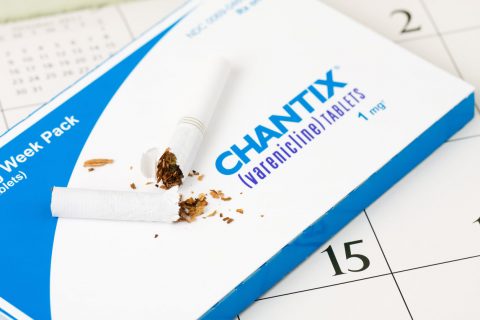 碎烟放在Chantix药片上